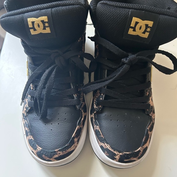 Girls size 3 DC skate shoe cheetah print - Picture 2 of 5